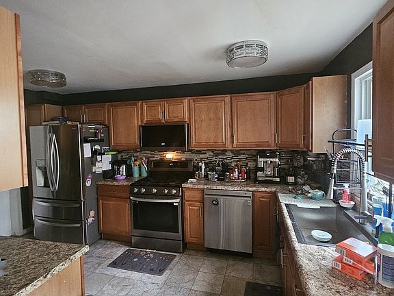 5th image of 128 Essex Rd