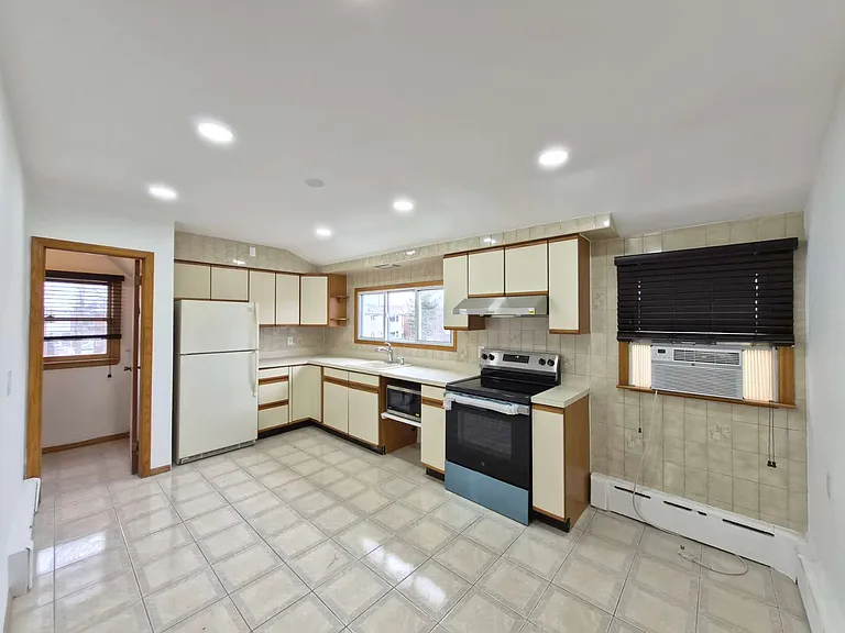 199 Evergreen Ave #2 — Photo 6
