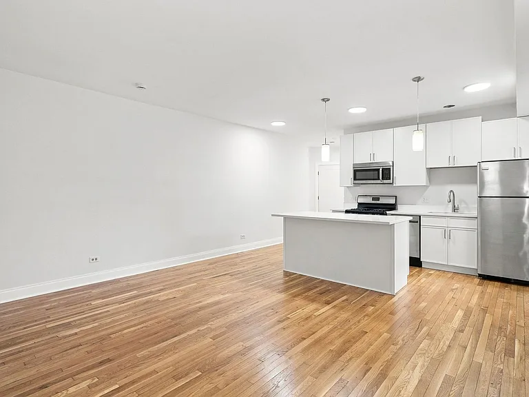 Square 37 Apartments — Photo 31