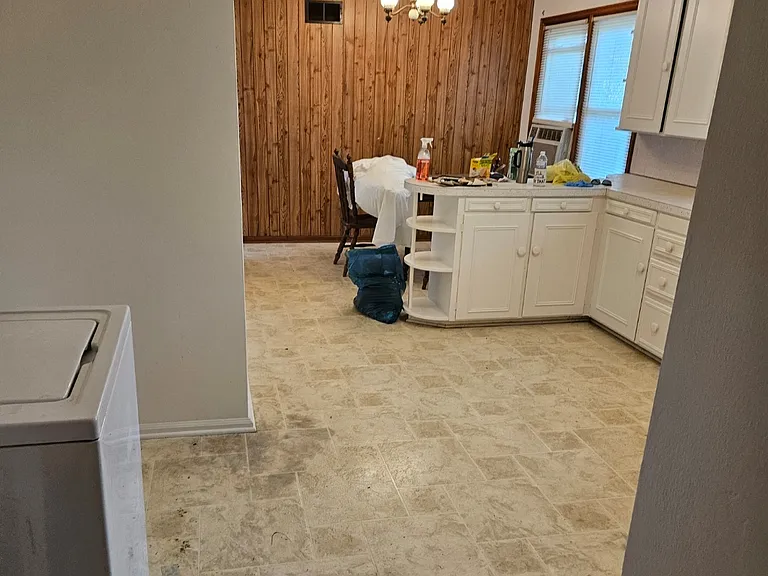 409 W Texas Ave — Photo 3