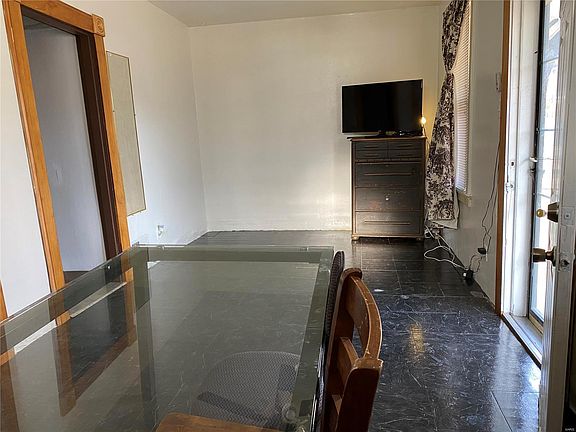 4th image of 4415 Dewey Ave