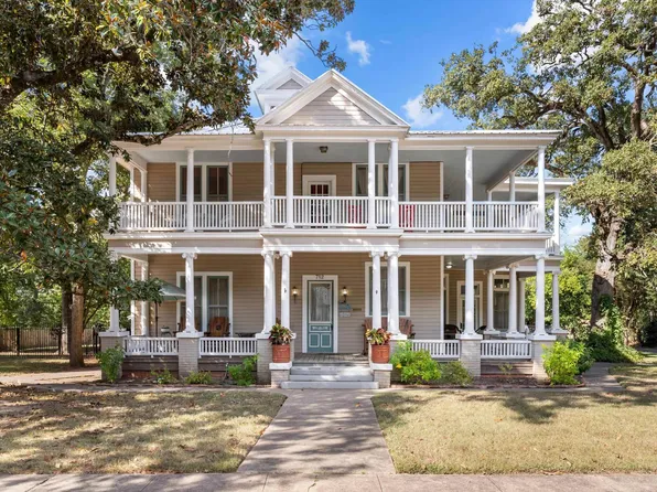 712 Lamar Ave, Crockett, TX 75835