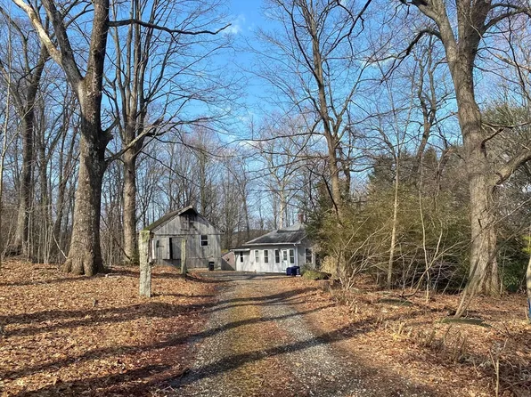 8 Sullivan Pl, Millbury, MA 01527