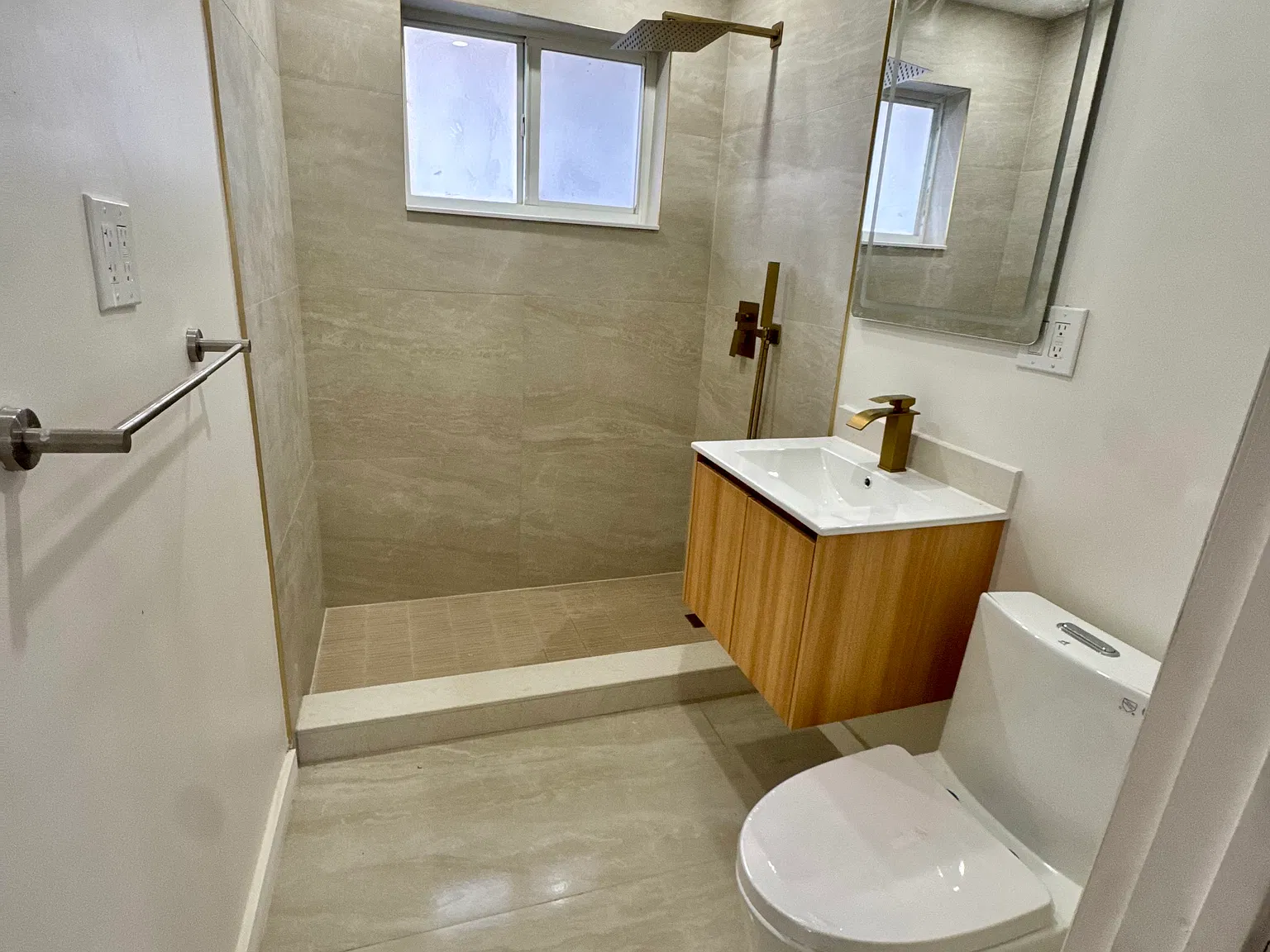 2 bed, 800 sqft, $2,550 — Photo 3