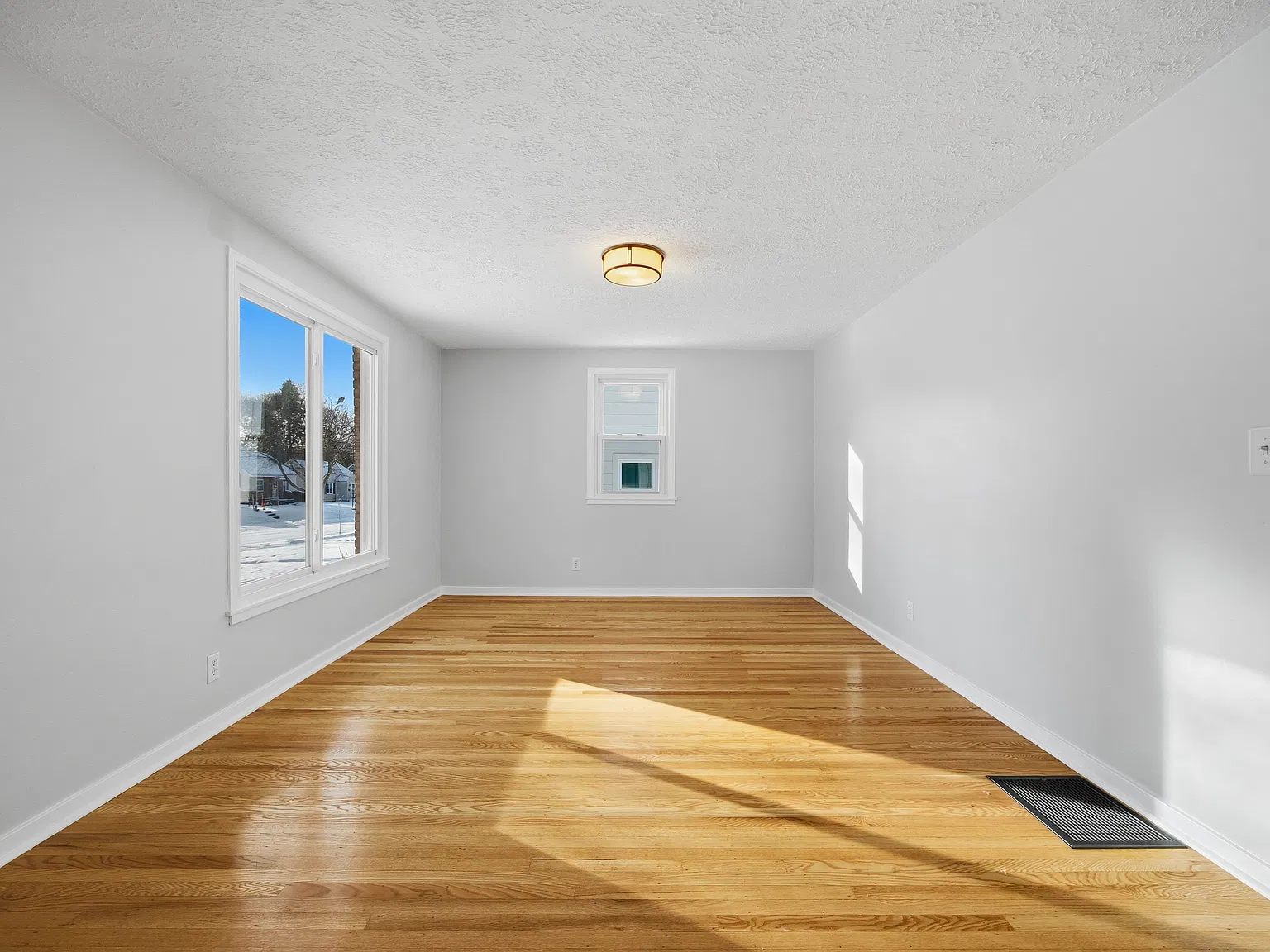470 Falstaff Rd — Photo 2