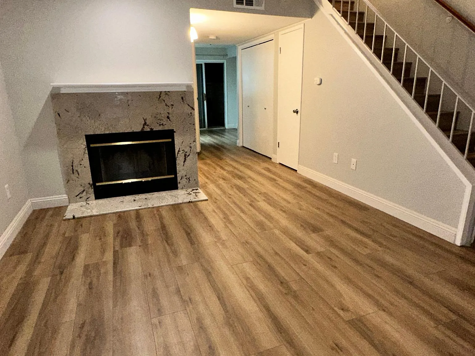 2 bed, 1.5 bath, 1032 sqft, $1,900 — Photo 3