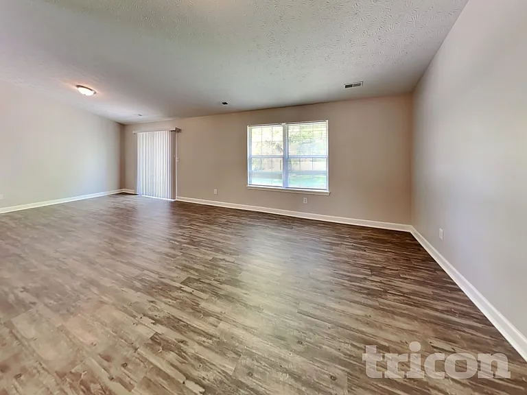 12758 Sovereign Ln — Photo 2