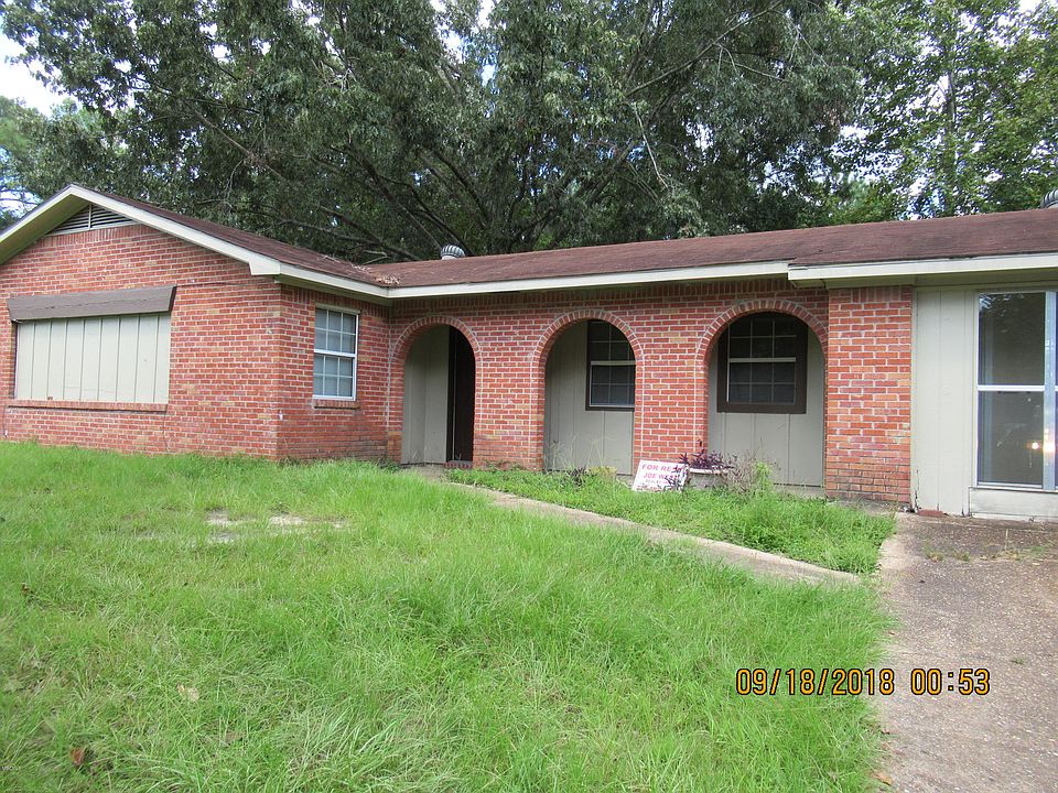 1st image of 1928 Carol Dr