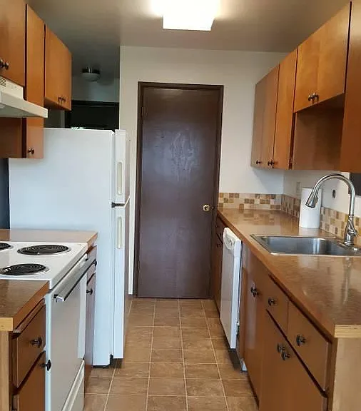 Tracy Ann Apartments — Photo 4