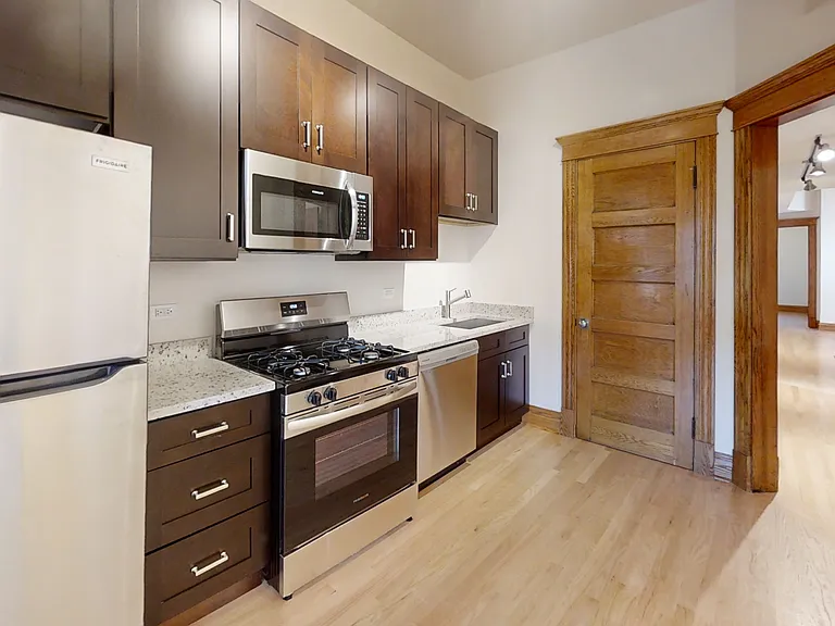 1443 W Belle Plaine Ave #2 — Photo 2