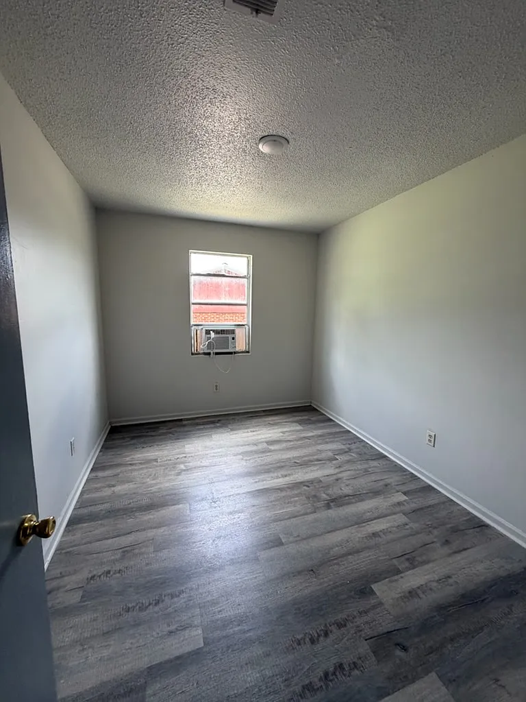216 Horton Drive - B — Photo 4