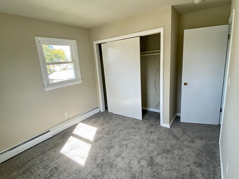 410 S 6th St — Photo 8