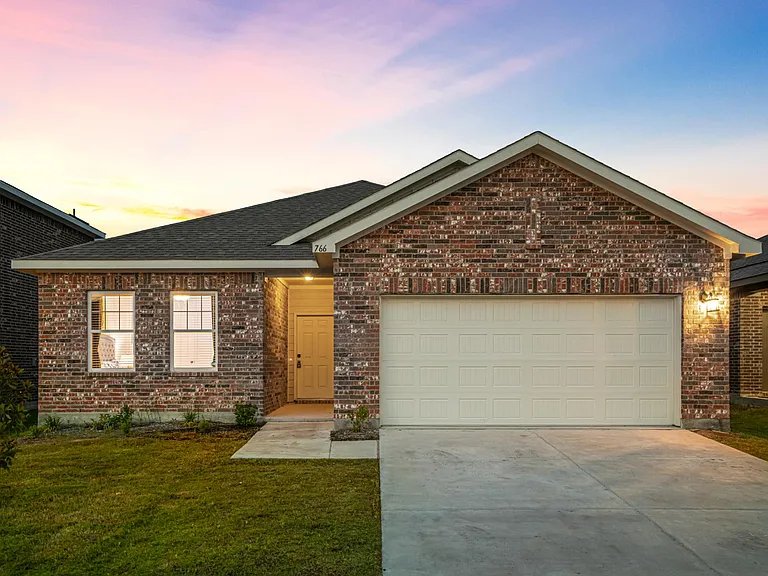 766 Camden Dr — Photo 33