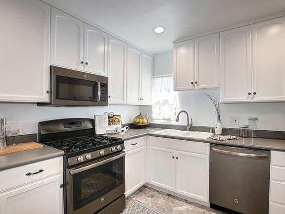 3rd image of 1122 Church St