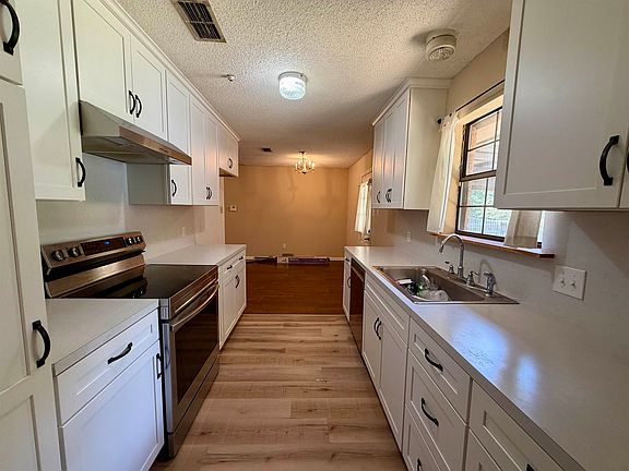 5th image of 1105 America Dr