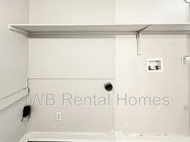 3933 Boulevard #2 — Photo 19