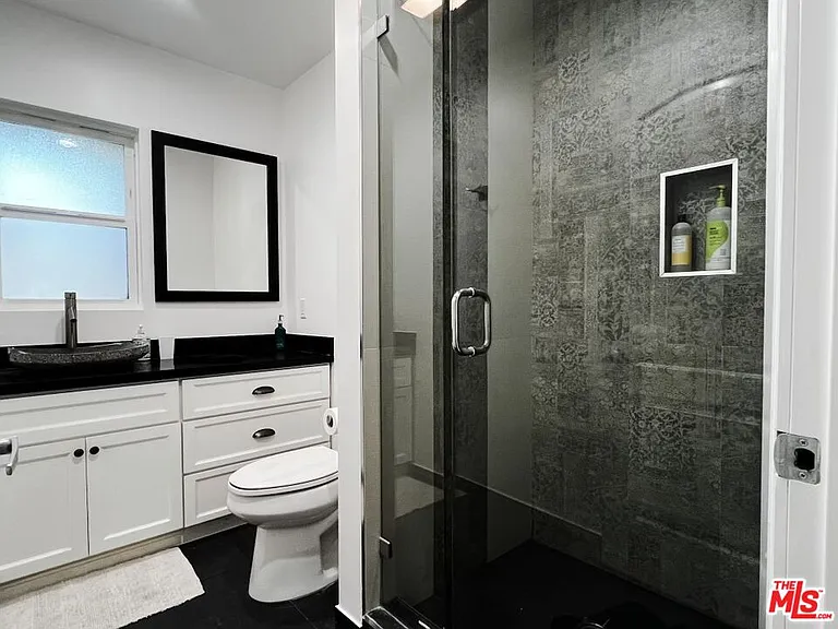 5740 Vantage Ave — Photo 18