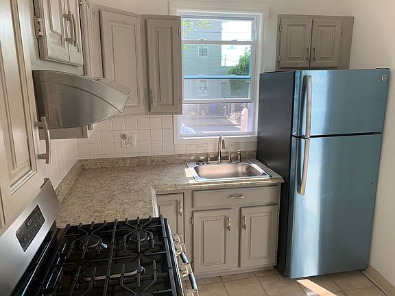 2nd image of 2951 Lawton Ave APT 1