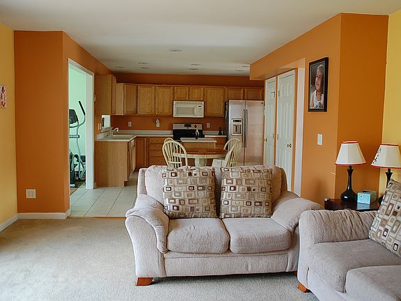 5th image of 42 Thornbury Dr
