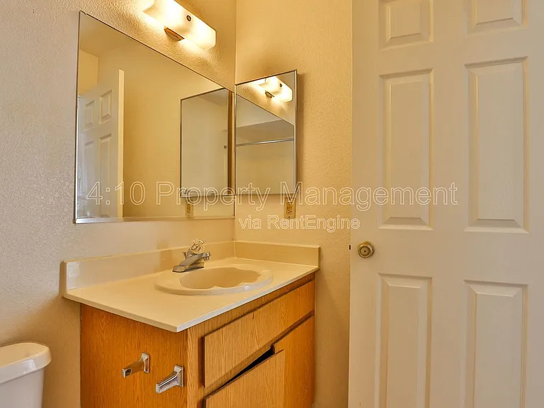 2729 N Salem #101 — Photo 15