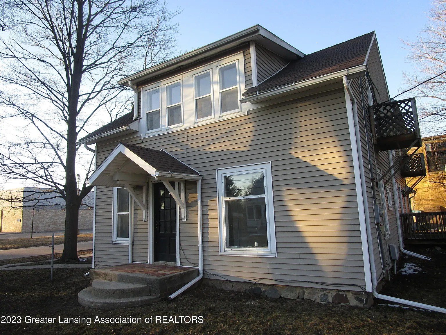 201 E South St photo 1