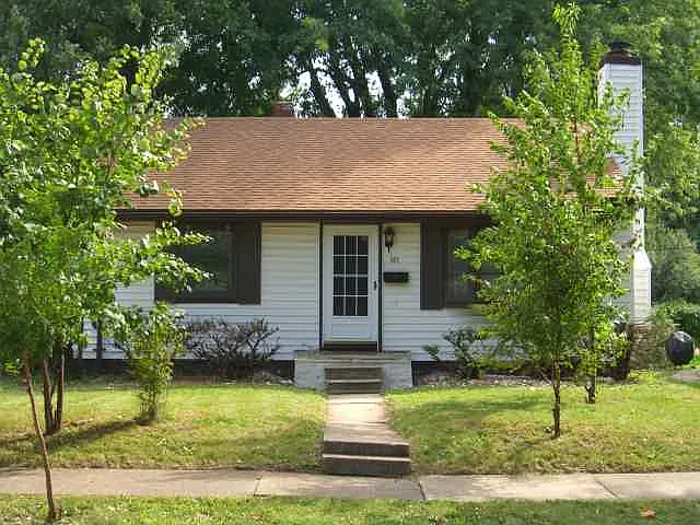 821 W Maple St photo 1