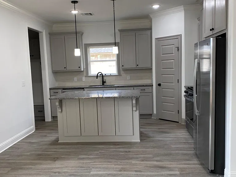 222 Oak Alley Dr — Photo 2