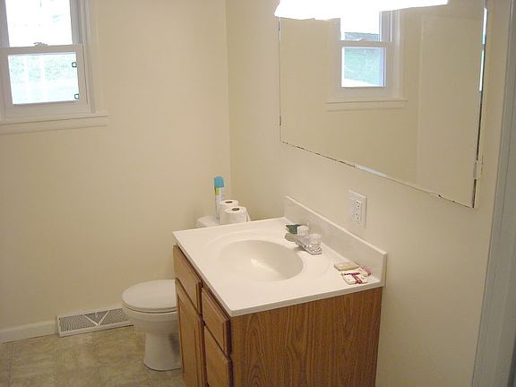 5th image of 595 Owens Ave