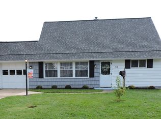 31 Mintleaf Rd, Levittown, PA 19056