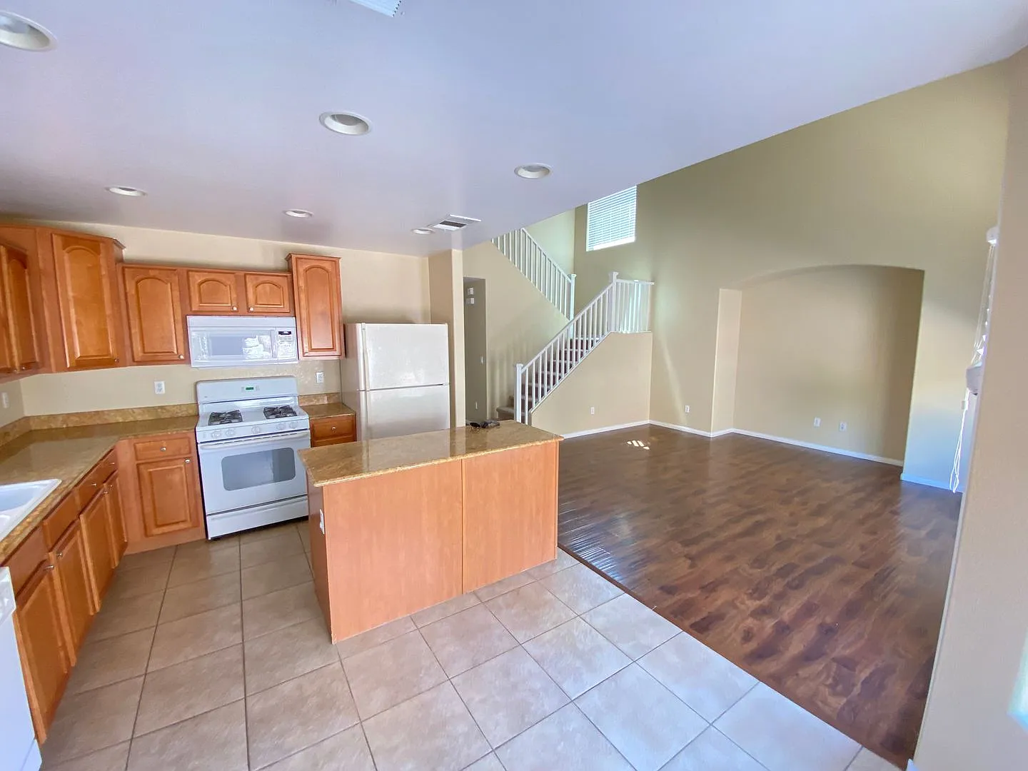 Beautiful 3Bed/3Bath/2Car residence located in gated northwest community next to Skye Canyon and ... — Photo 2