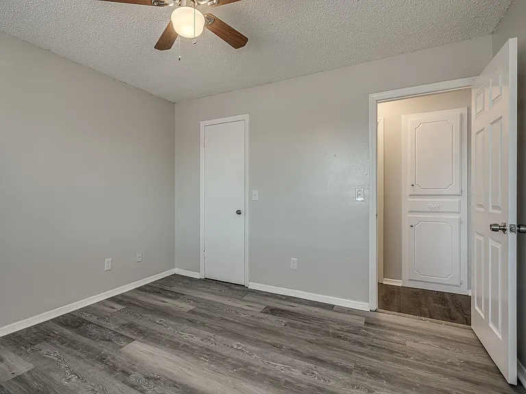 The Vue at Oak Creek — Photo 19