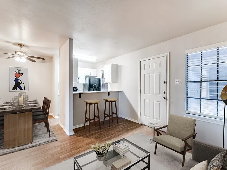 Crest River District Apartments — Photo 13