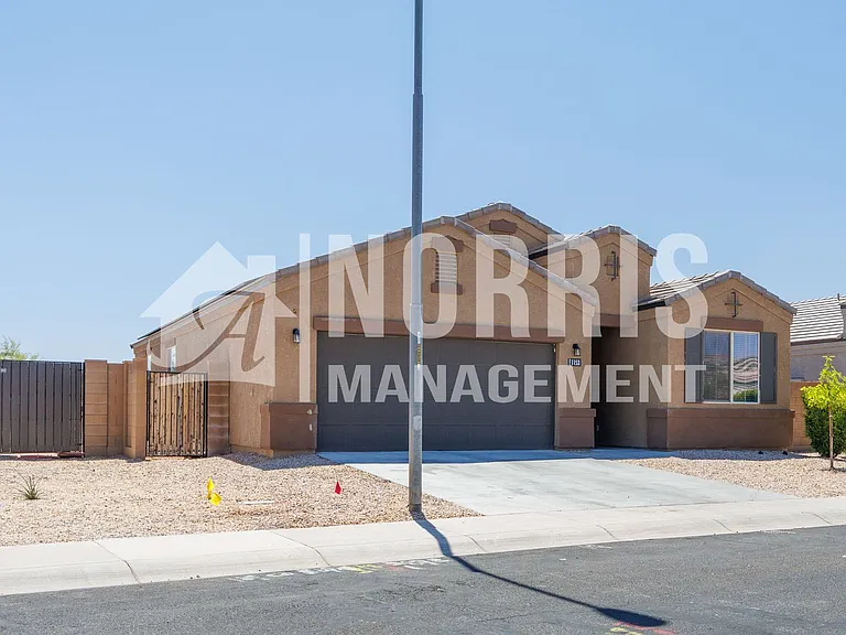 1153 E Gabrilla Dr — Photo 3