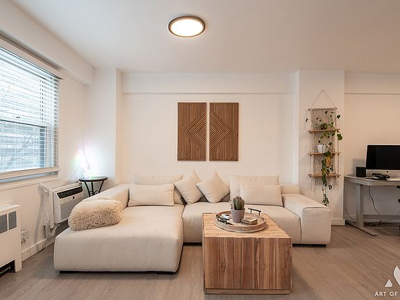 5th image of 2909 N Sheridan Rd APT 407