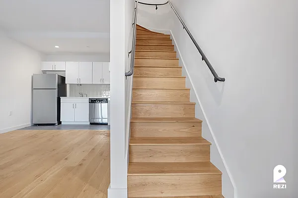 Rented by REZI | media 2