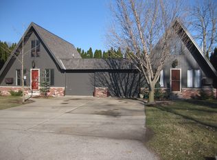 1044 Heavenridge Rd, Essexville, MI