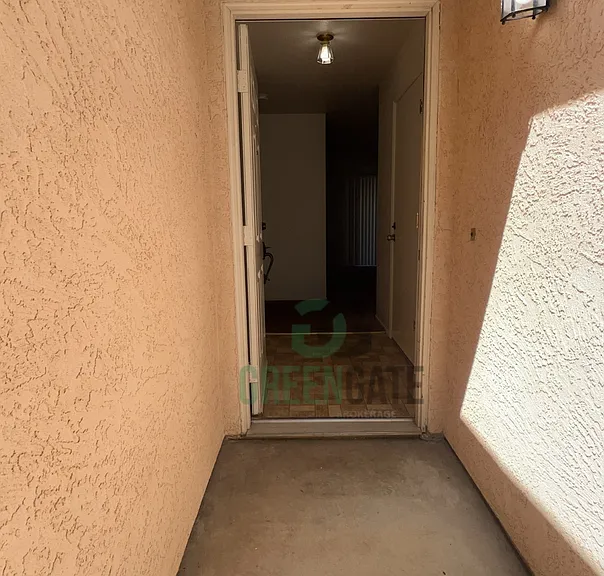 2201 Meadow Glen Dr — Photo 3