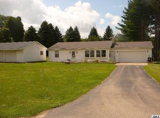 10500 Crabapple Ln, Rives Junction, MI 49277