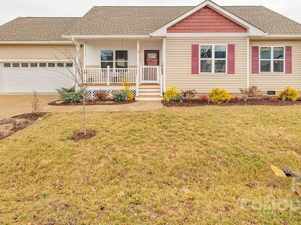 27 Day Lilly Ct, Hendersonville, NC 28739