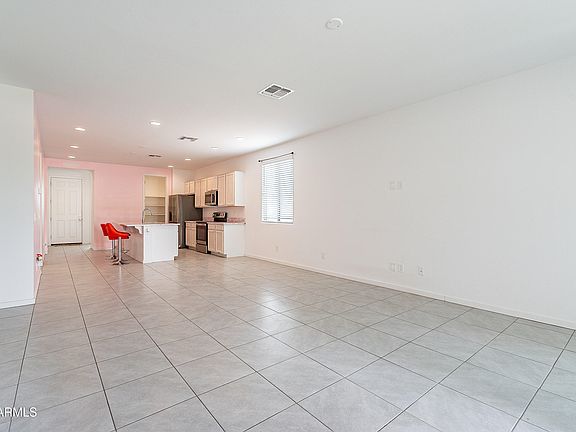 4th image of 1068 W HESS Avenue