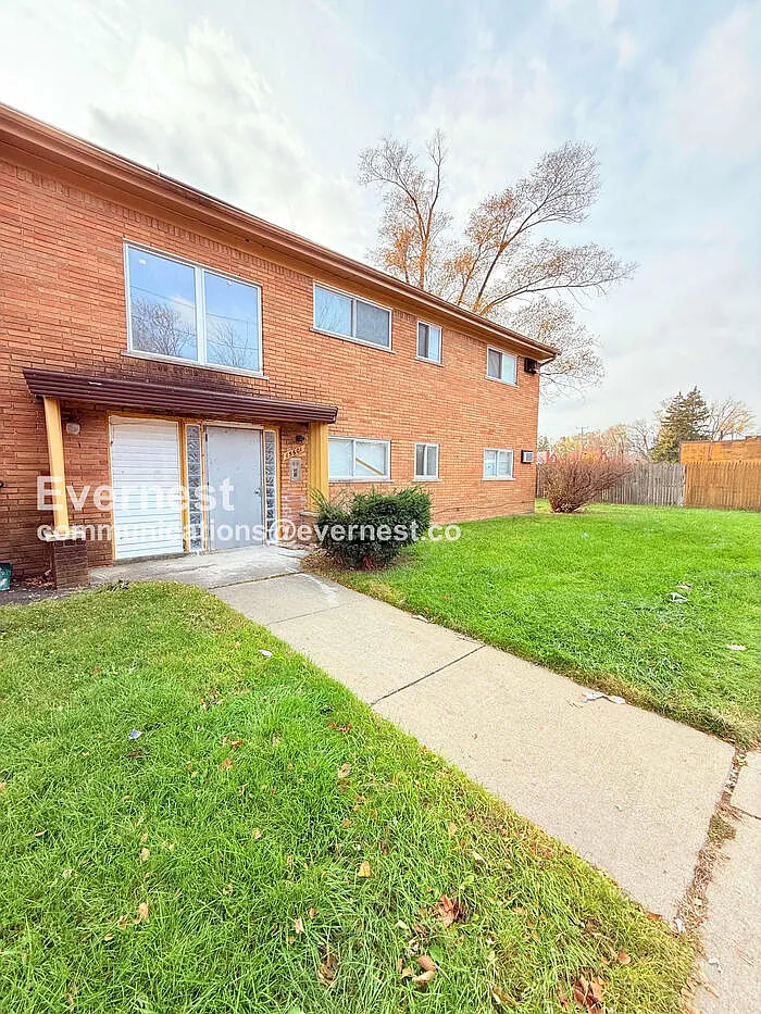 Building Photo - 15601 Schoolcraft St #2