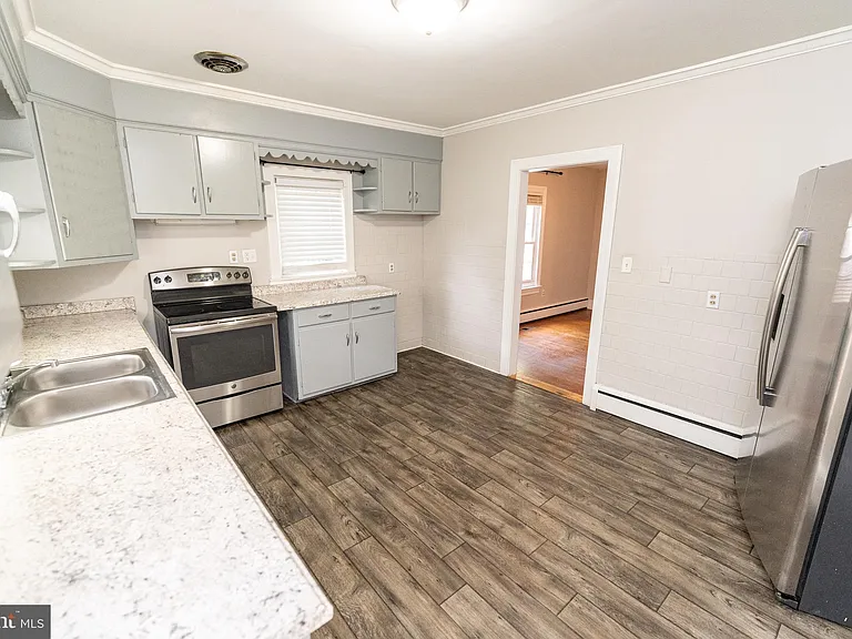 1109 N Division St — Photo 24