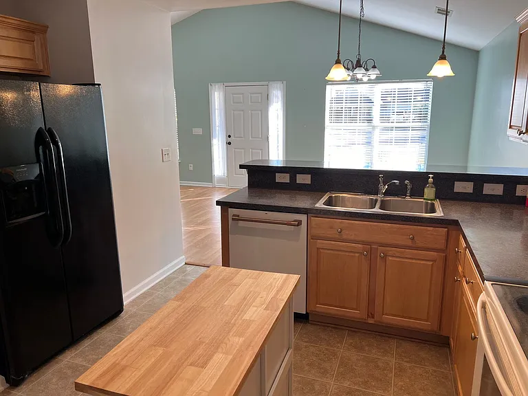 408 Moat Ct — Photo 6