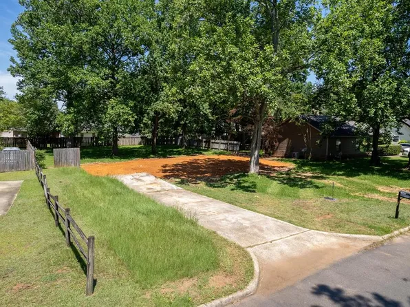 600 Chapelwood Dr, Dothan, AL 36305