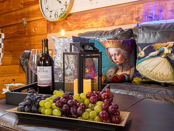 3rd image of 4424&4428 Grindstone Ridge Rd