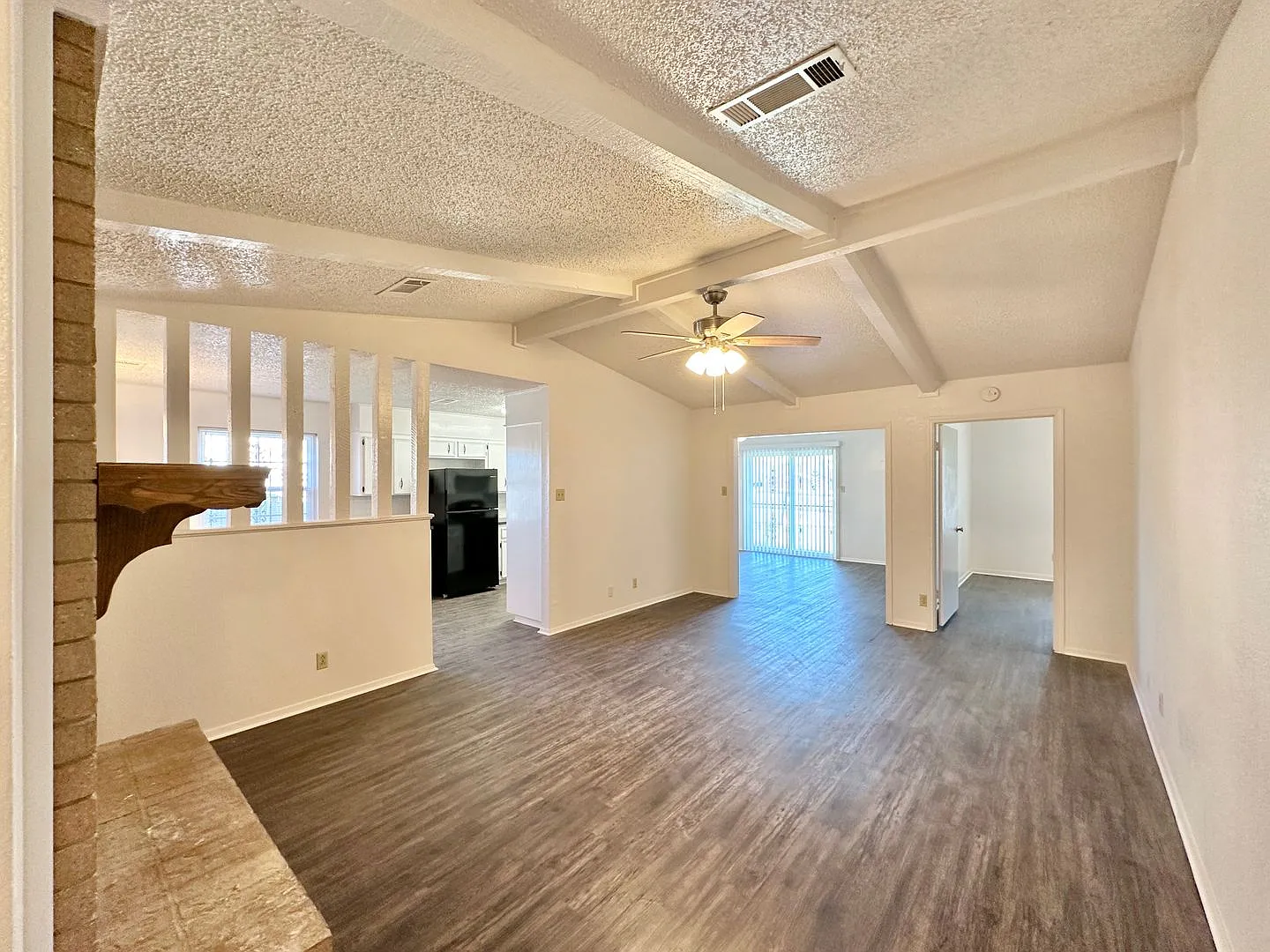 1501 Farhills Dr — Photo 2