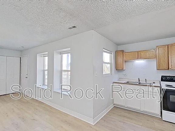 3rd image of 714 E 3rd St APT 1