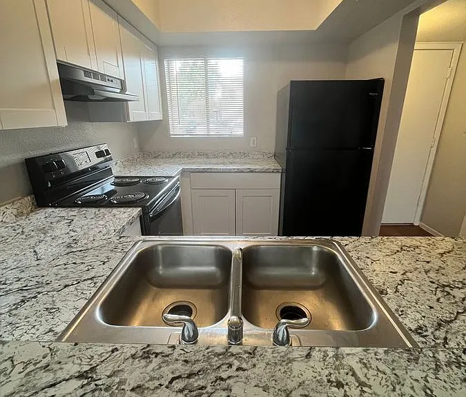 2820 E Kathleen Rd #103 — Photo 10