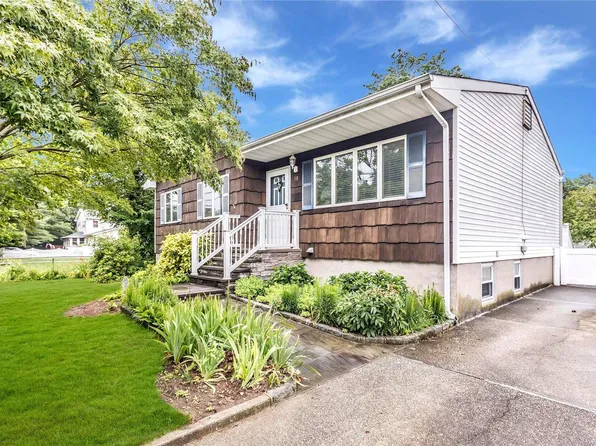 18 Jackson Street, East Islip, NY 11730