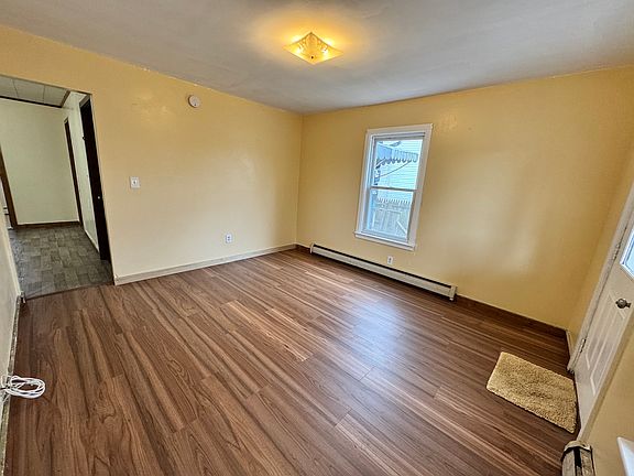 Other view of the living room.